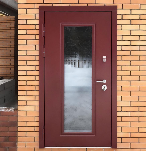 Дверь со стеклом (фото с объекта)