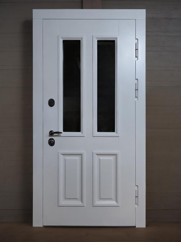 Белая дверь с двумя окнами