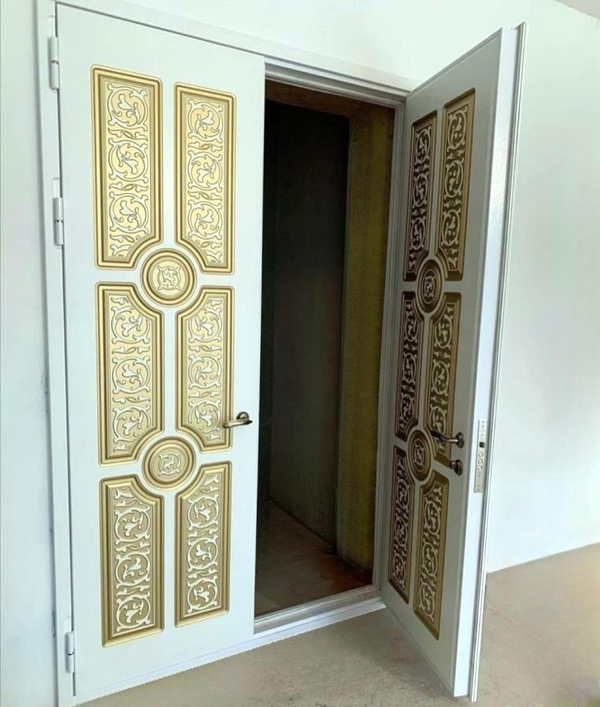 Двупольная дверь с патиной